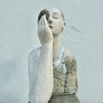 Katrin Zickler halten  2020 Mischtechnik 27x14x17 aus der Werkgruppe Keine Helden gefördert durch das Land Sachsen Anhalt