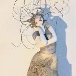 Katrin Zickler_Kriegerin_2021_Mischtechnik_bemalt_40x30x30 aus der Werkgruppe Frauenpower gefördert durch das Land Sachsen-Anhalt